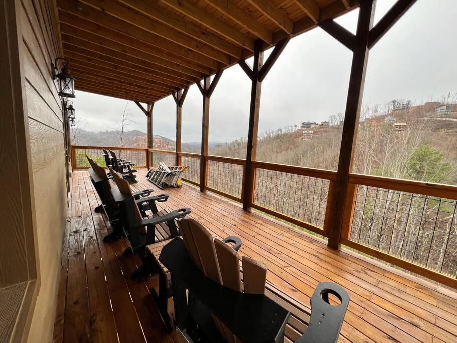 * * 4 Master Bedrooms, Views, Theater, Arcade, Evc 蓋特林堡 外观 照片