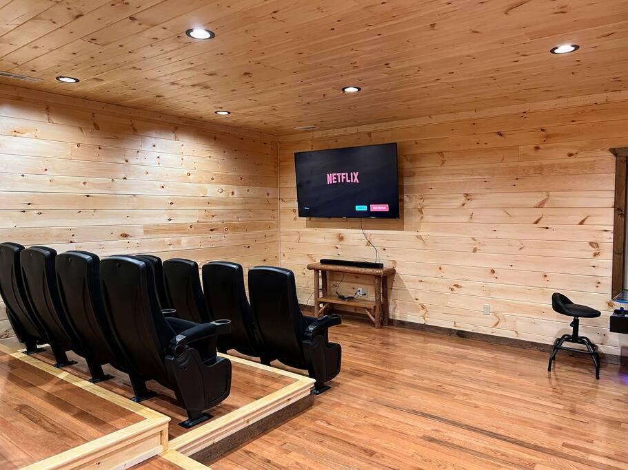 * * 4 Master Bedrooms, Views, Theater, Arcade, Evc 蓋特林堡 外观 照片